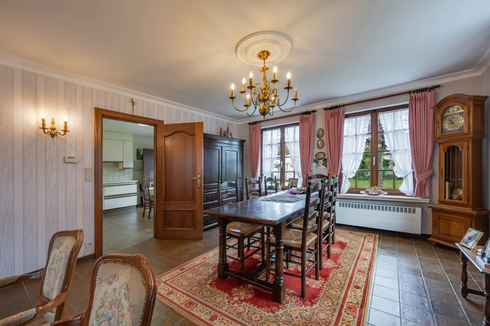 Ruime gezinswoning met 5 slaapkamers op rustige ligging in Sint-Andries foto 3