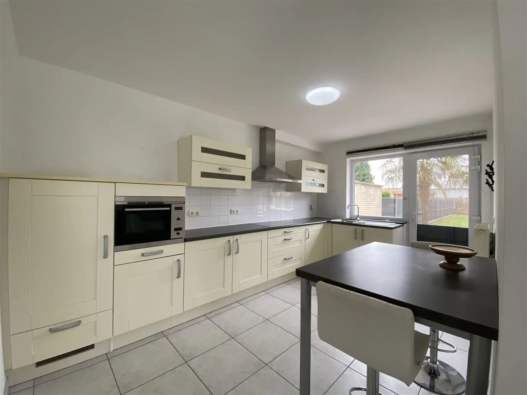 Halfopen bebouwing met grote tuin en veel parkeercomfort  foto 10