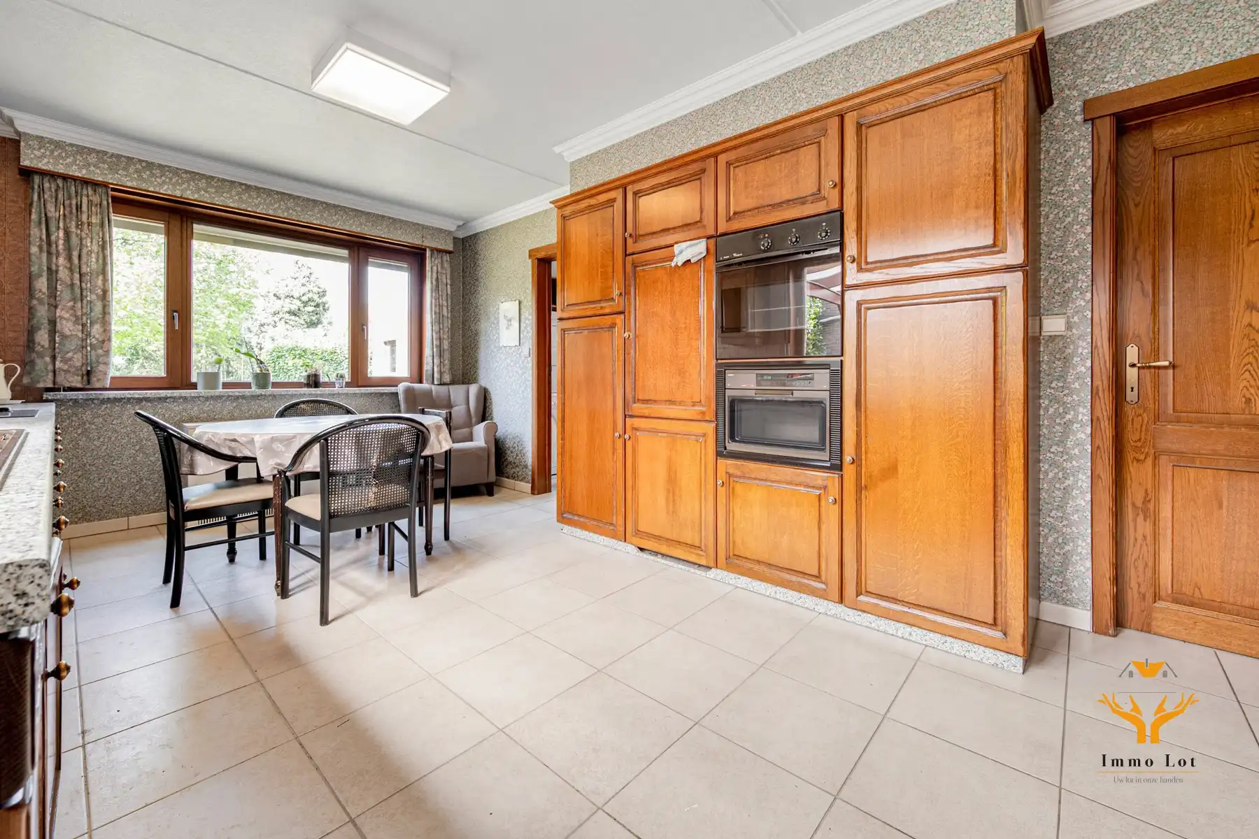 Gezinswoning met 5 slaapkamers en ruime tuin foto 11