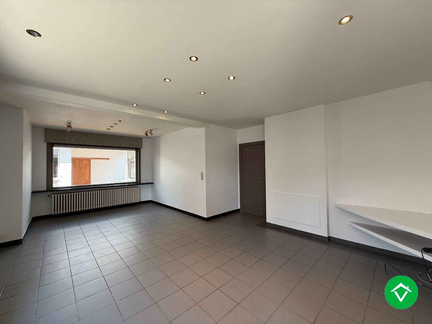 Woning met 4 slaapkamers, garage en tuin te Roeselare foto 2