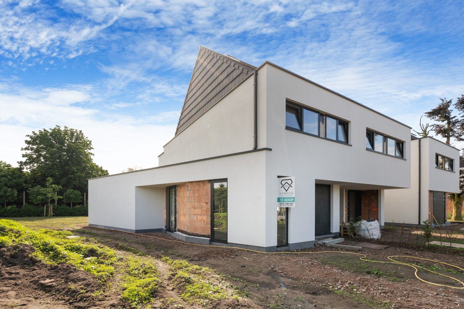 Ruime bijna energie neutrale nieuwbouw  met drie ruime slaapkamers en grote tuin foto 2