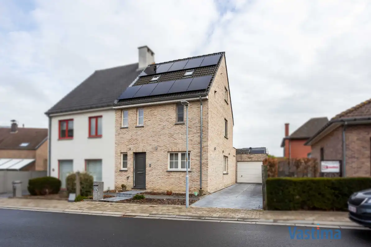 Super energiezuinige instapklare gezinswoning met garage in rustige omgeving foto 2