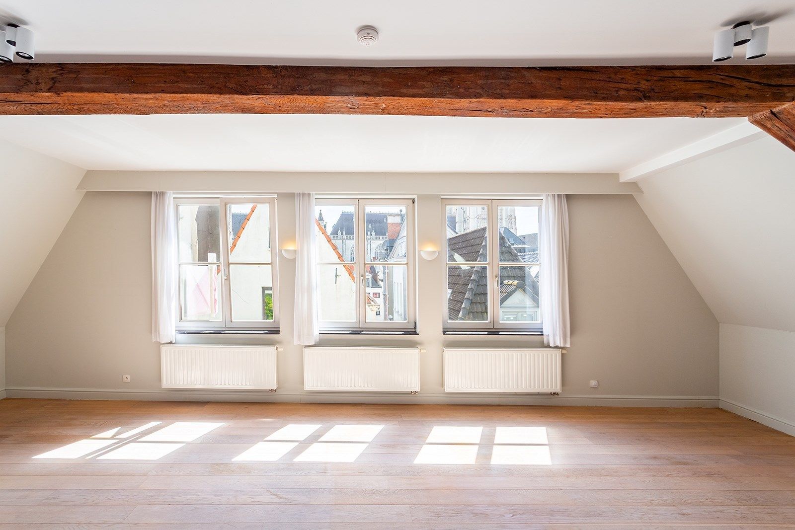 Historisch wonen in de Stad met eigen autostaanplaats foto 4