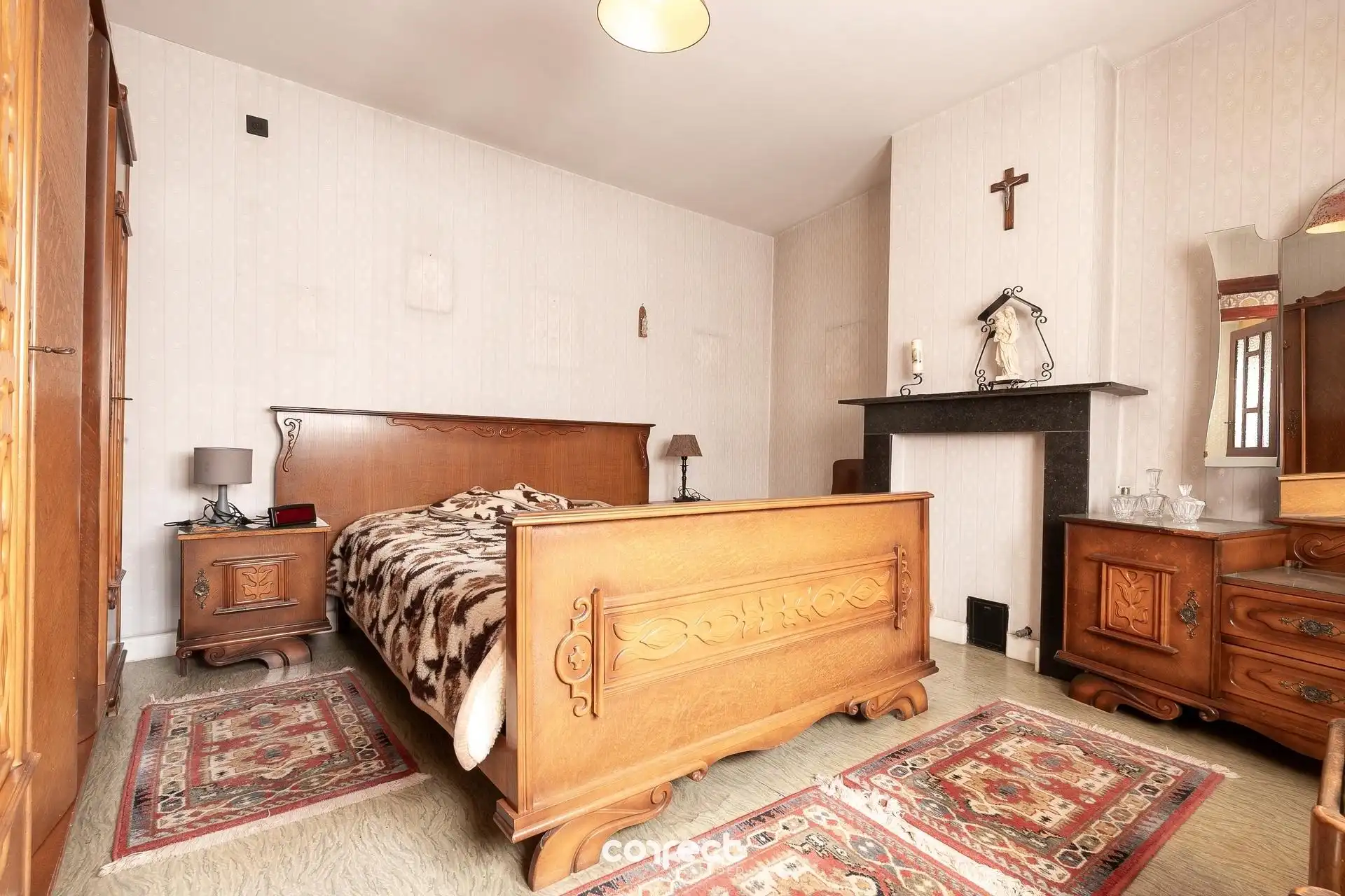 Centraal gelegen ruime halfopen bebouwing met 4 slaapkamers, tuin en garage. foto 5