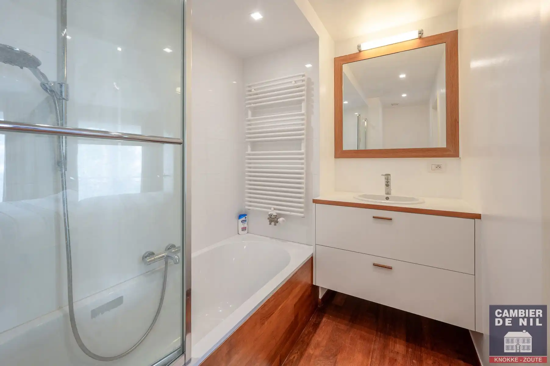 Ruime, gemeubelde koppelvilla aan de Royal Zoute Tennisclub. foto 29