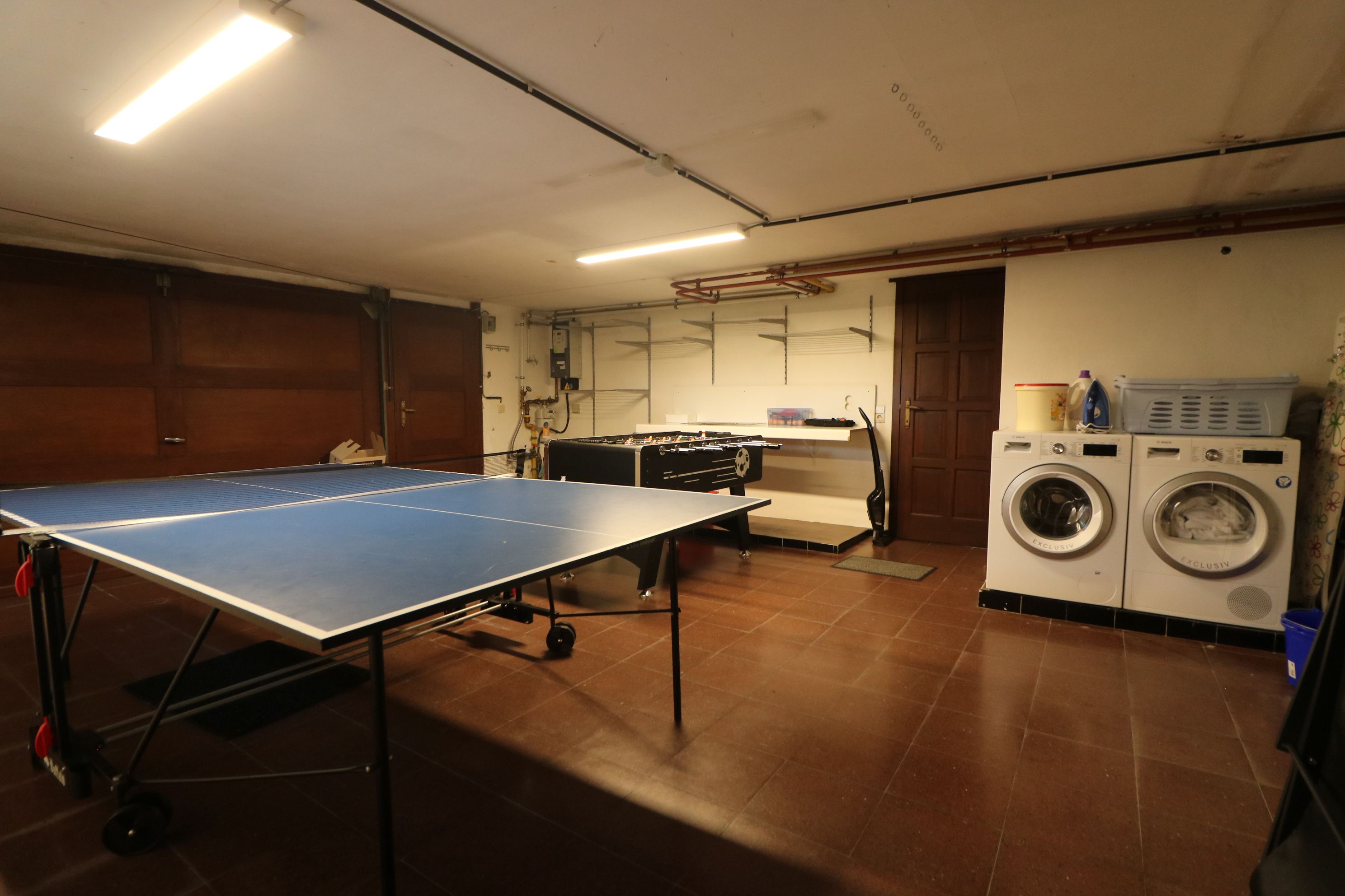 Instapklare zeer ruime villa met 6 volwaardige slaapkamers, 2 badkamers, 3 toiletten, grote garage en zonnige tuin.  foto 21