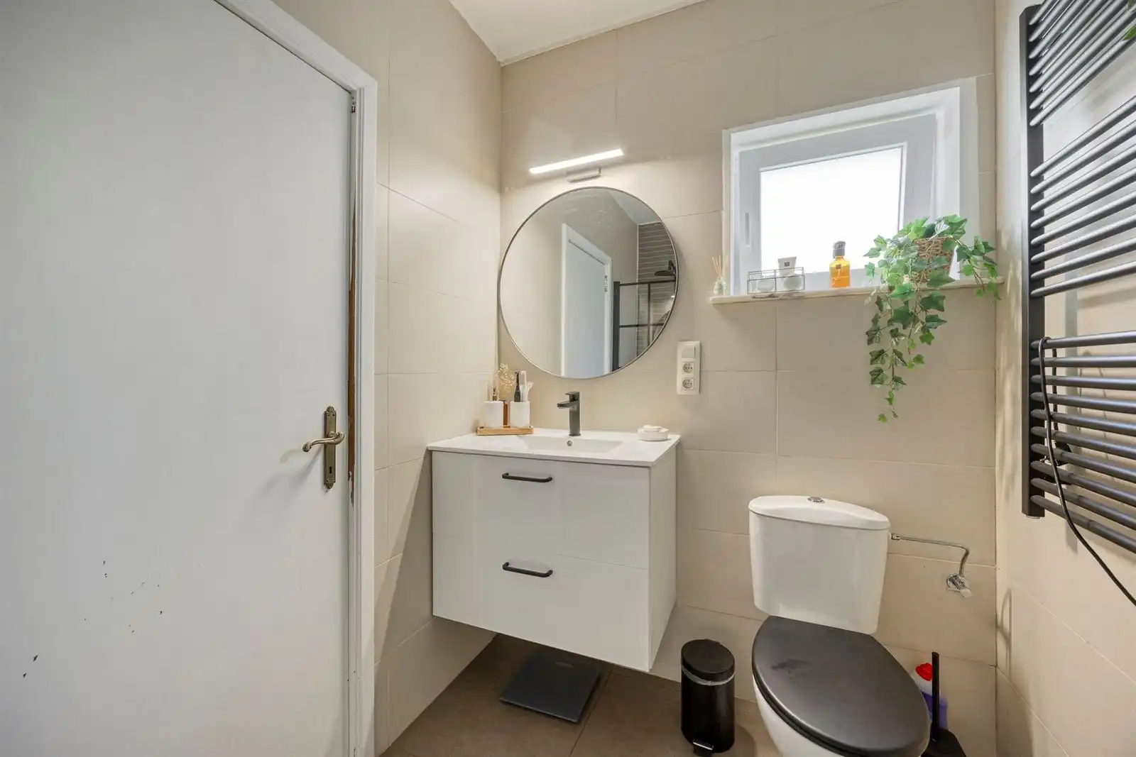 Instapklaar gelijkvloers appartement met 2 slaapkamers, garage en zonnige tuin foto 11
