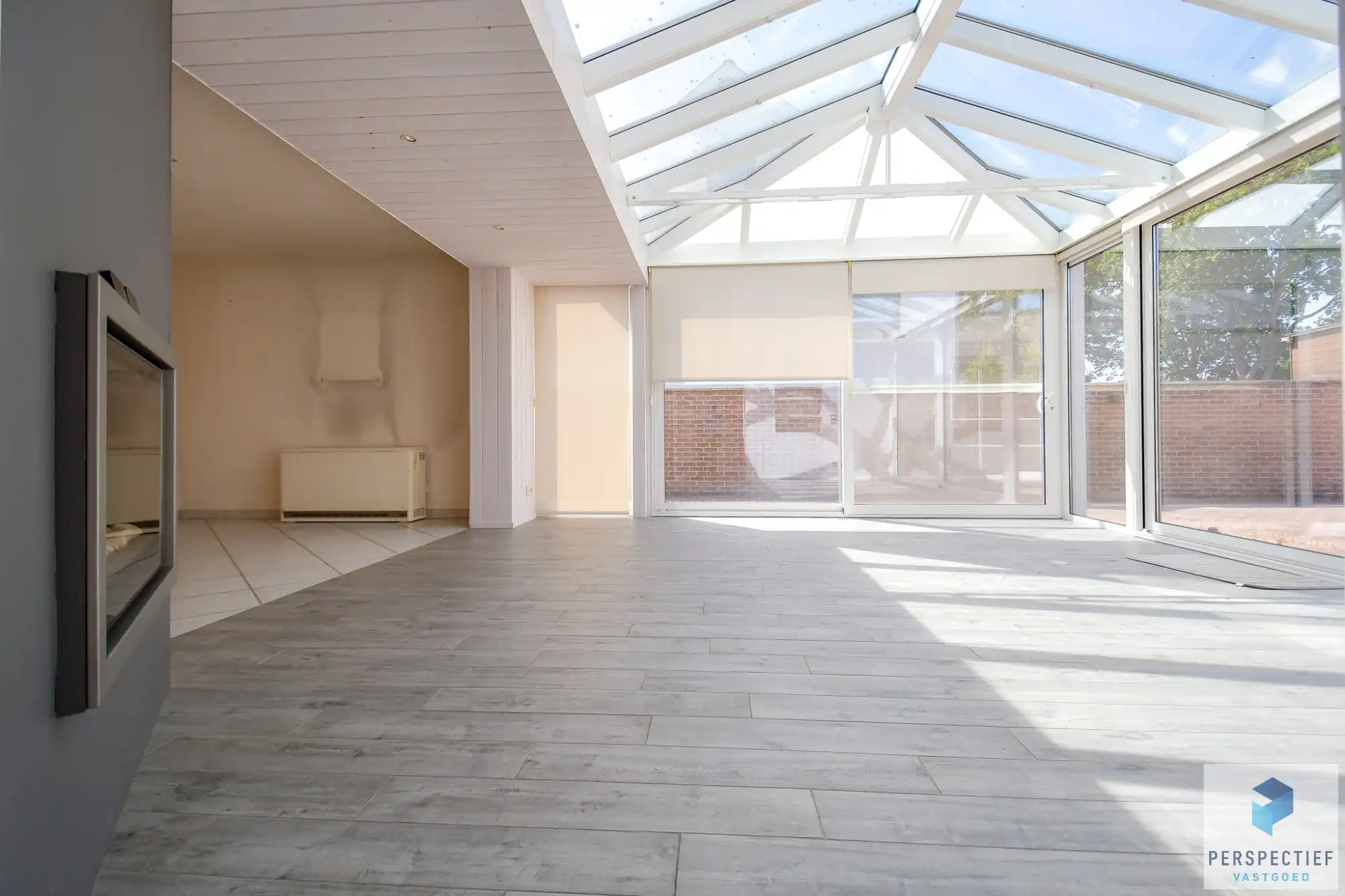 Unieke villa met dubbele garage en opslagplaats/ loods in rustige omgeving foto 12