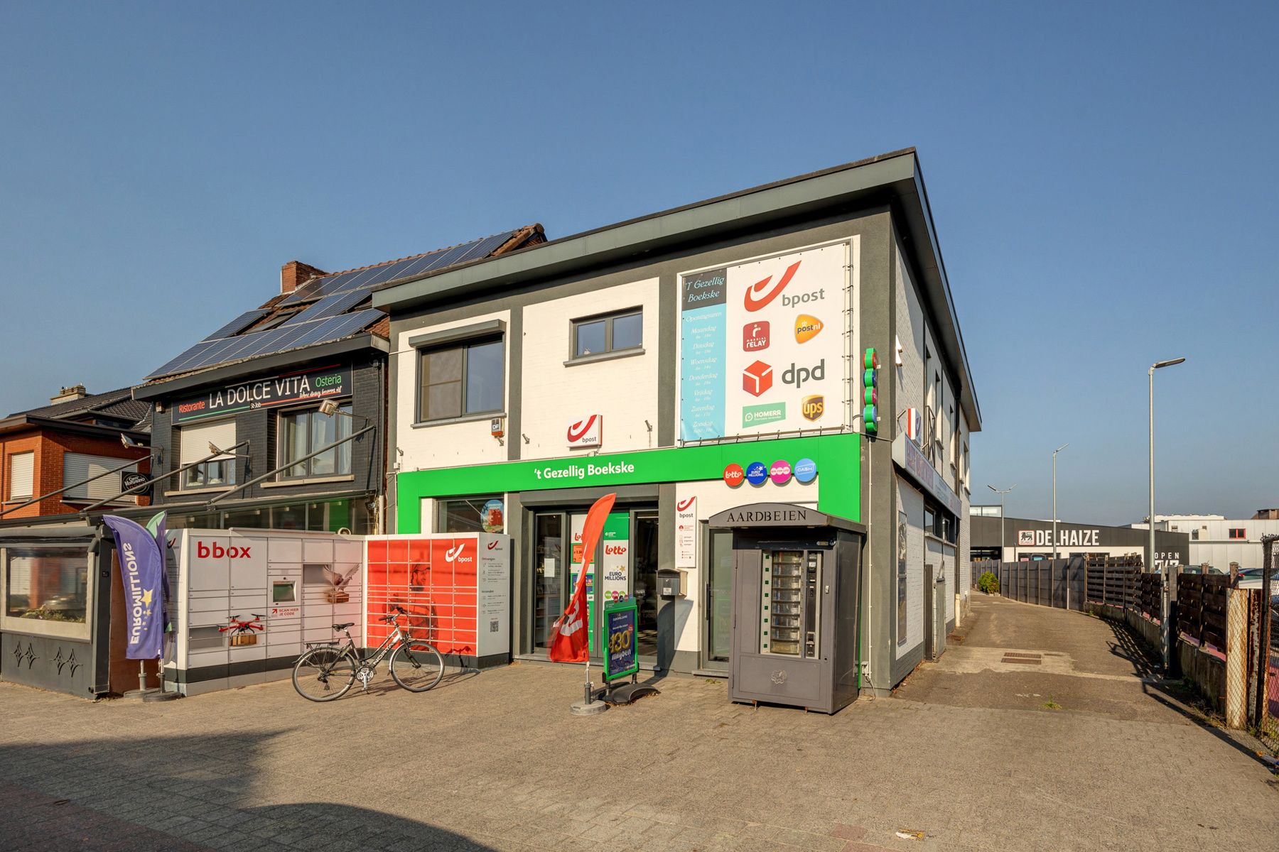 Veelzijdige handelszaak met woonst en topzichtbaarheid foto {{pictureIndex}}