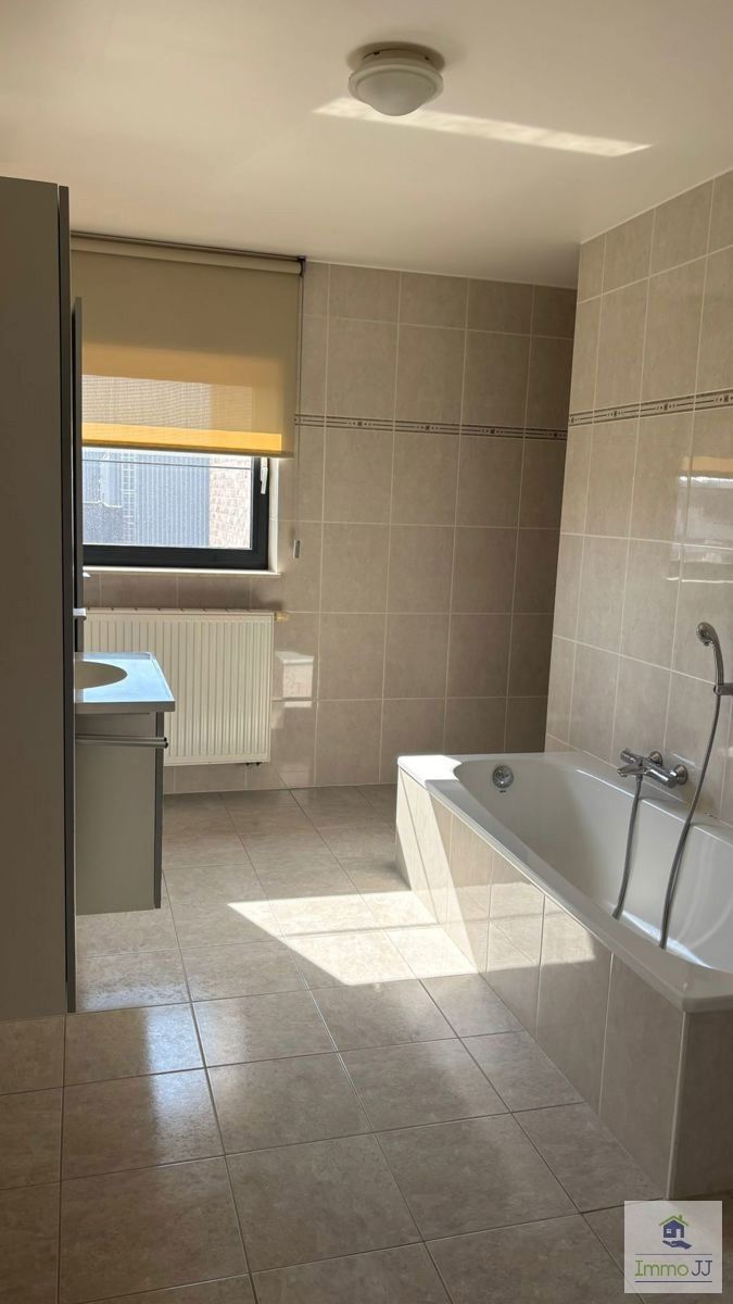 Ruime woning met 3 slaapkamers  foto 3