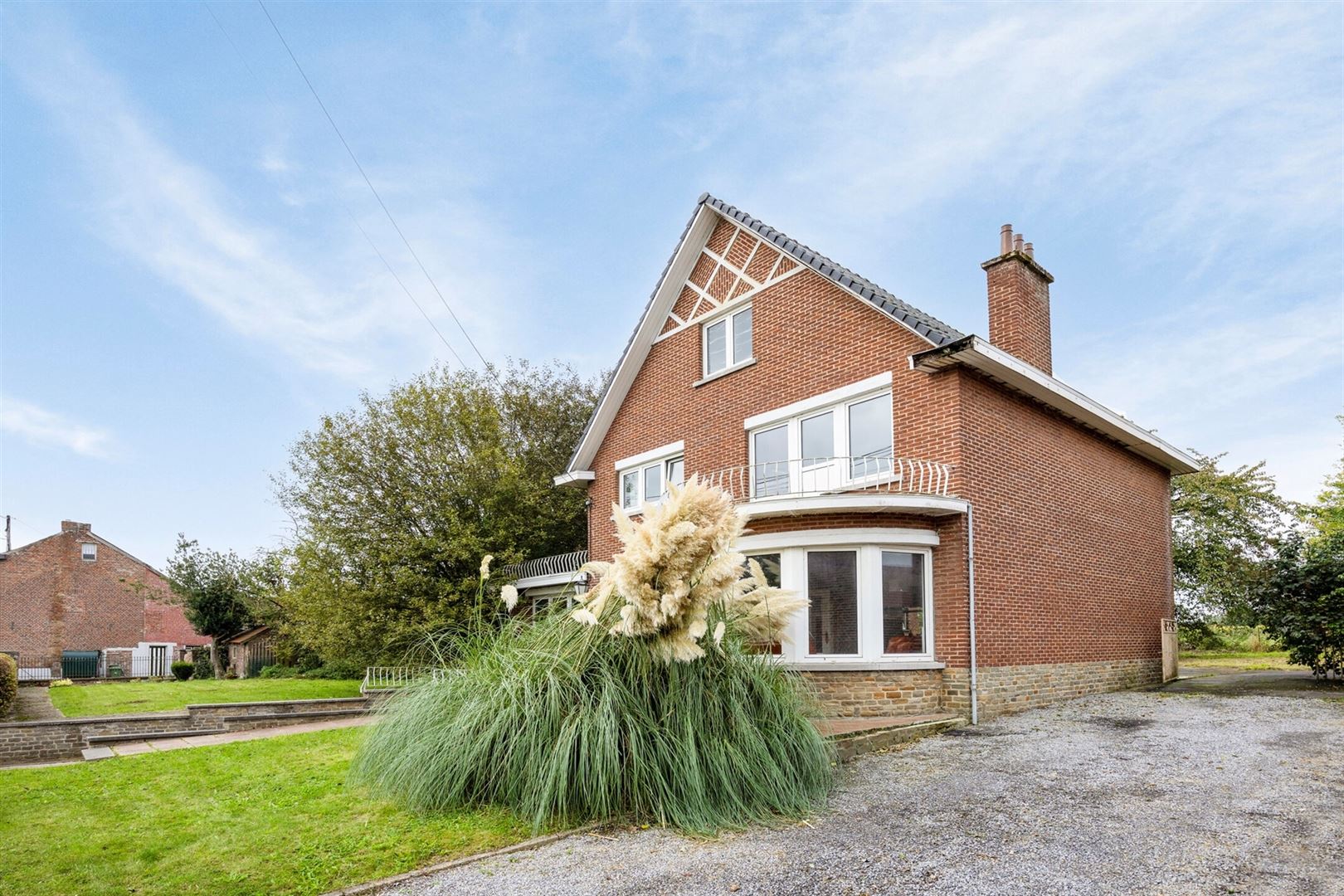 Landelijke woning met 4 slaapkamers met ruime tuin foto 2