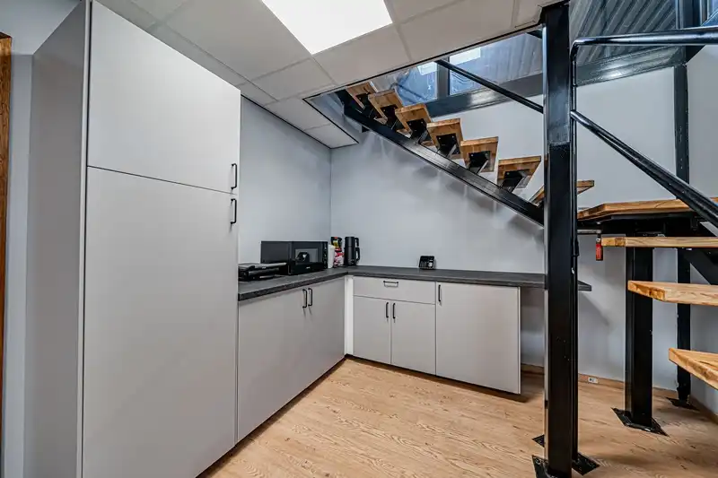 Magazijn te Gent te huur foto 4