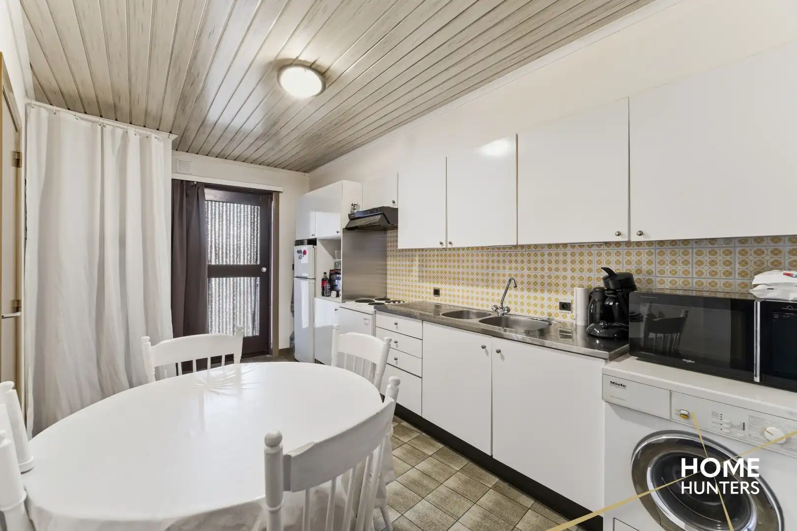 Ruim en lichtrijk te renoveren appartement met 3 slaapkamers op uitstekende locatie te IEper foto 12