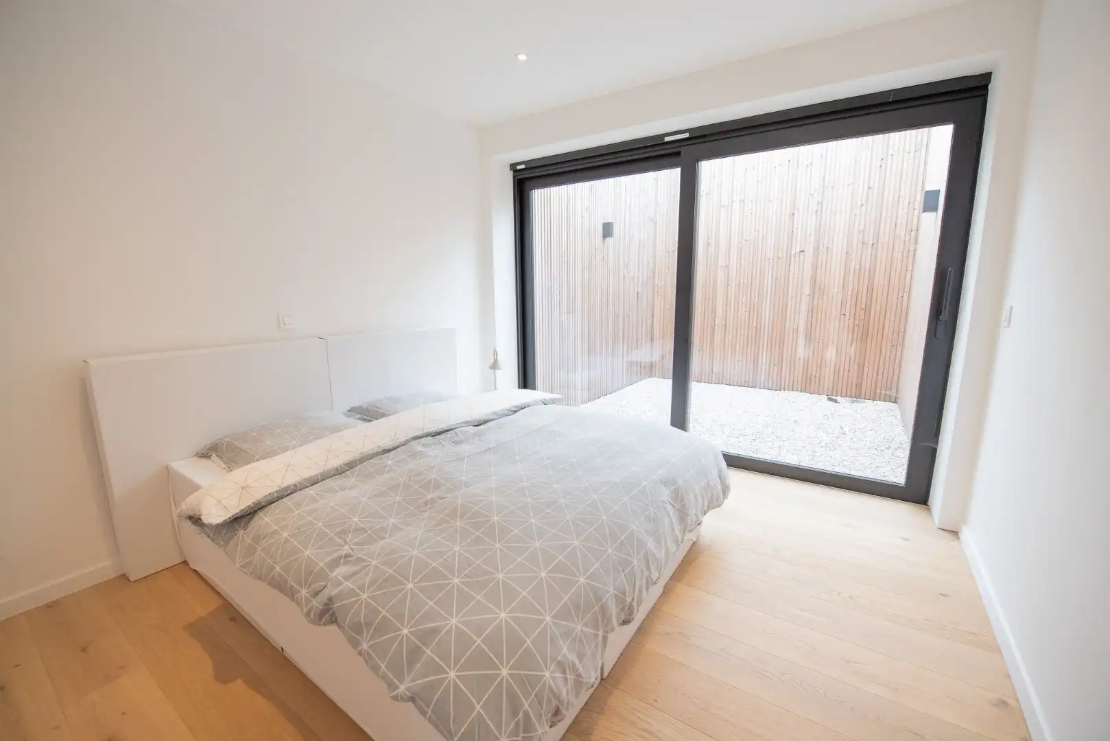 TE KOOP: Instapklaar, volledig gerenoveerd appartement met 1 slaapkamer in hartje Waregem foto 8