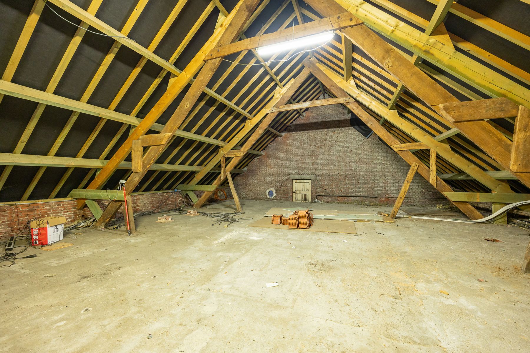 Handelspand (voorheen restaurant) met bovengelegen woonst op een perceel van 2.128 m². foto 23