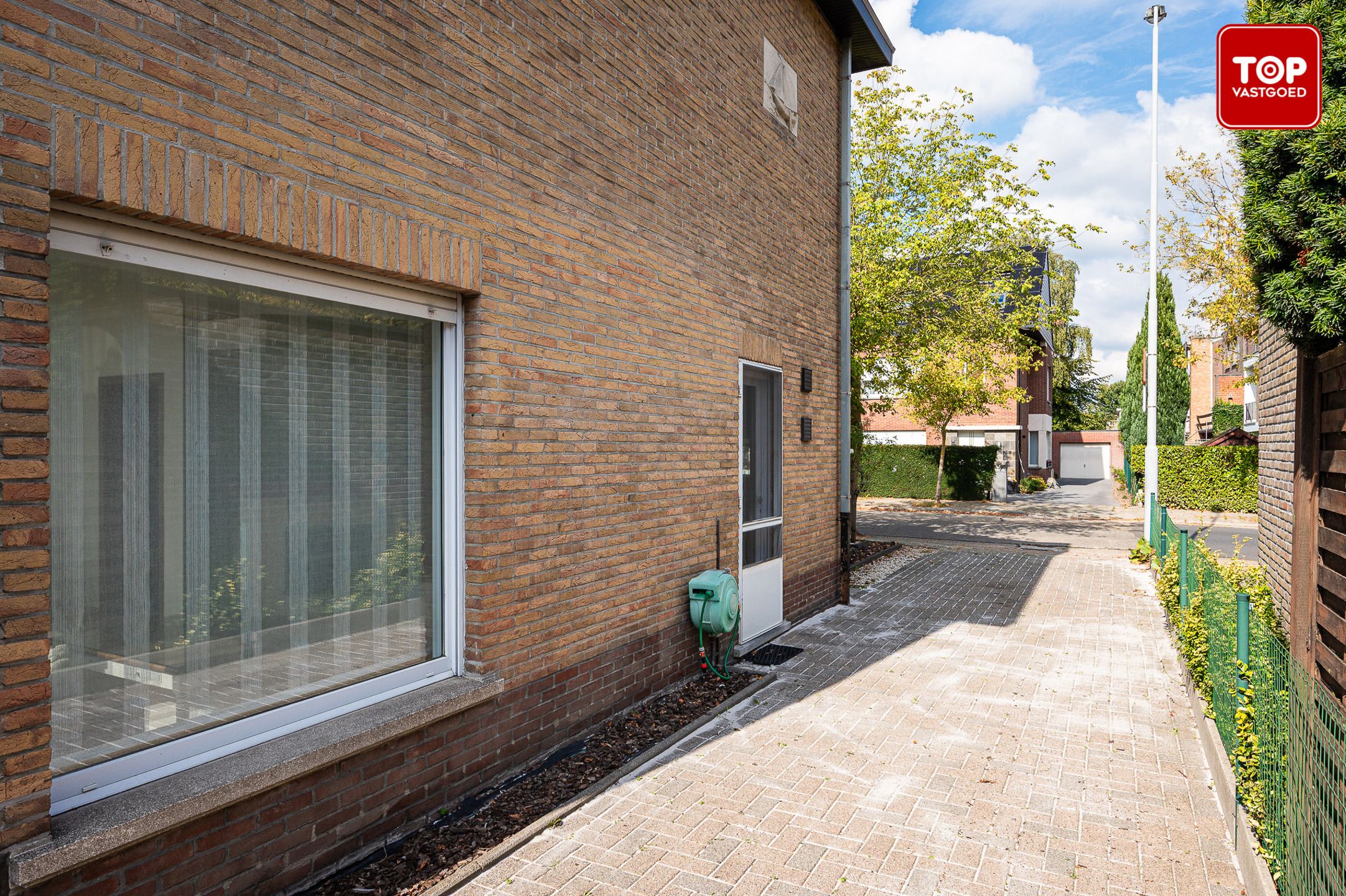 Instapklare halfopen bebouwing met drie slaapkamers foto 26