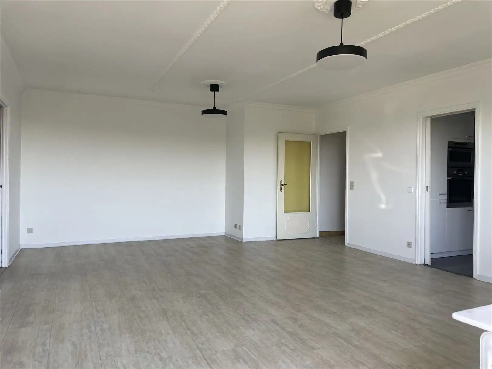Ruim en zonnig appartement ca. 113m2 met groen uitzicht foto 4