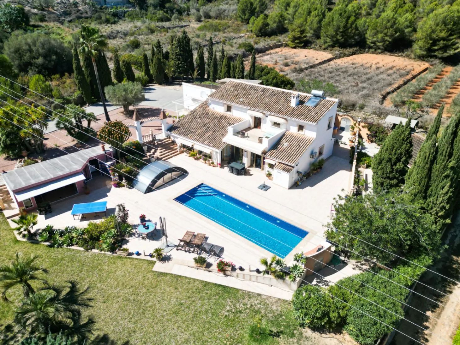 Rust en authenticiteit: ontdek deze prachtige instapklare villa in een groene oase foto {{pictureIndex}}