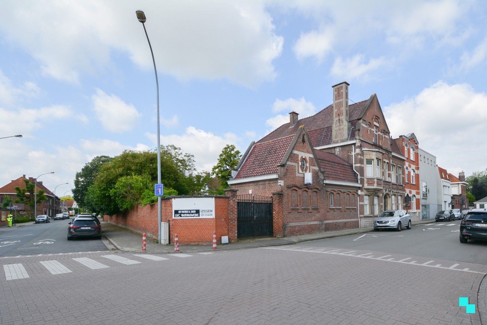 Prachtige eclectische burgerwoning in hartje Izegem foto 3