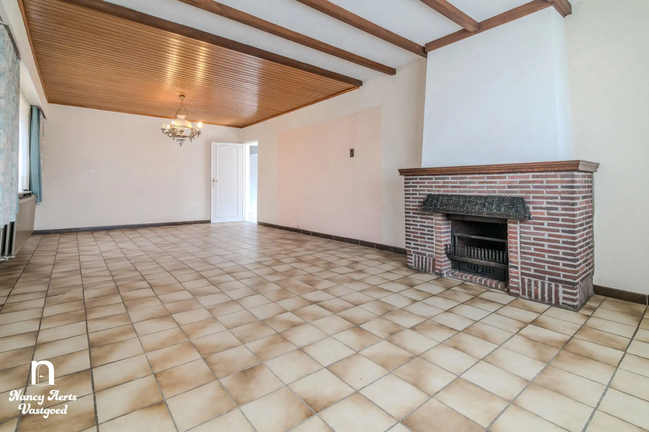 Charmante gezinswoning met mogelijkheden op royaal perceel foto 7