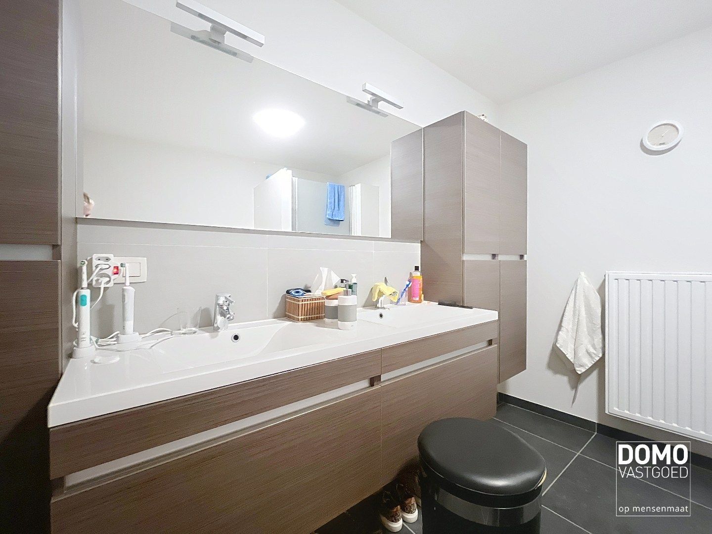 RUIM APPARTEMENT VAN 120 M² MET TERRAS, LIFT, 2 SLAAPKAMERS EN AUTOSTANDPLAATS GELEGEN TE CENTRUM KERMT foto 8