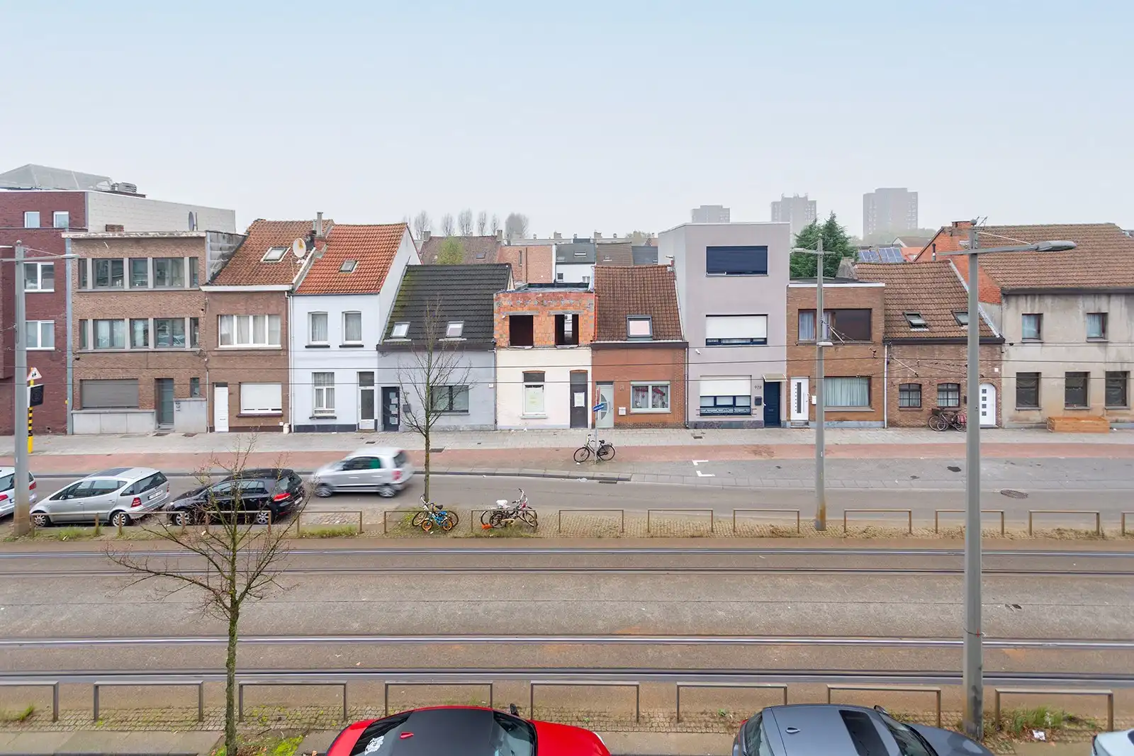 Op te frissen ruime woning met 7 slpk,3 badkamers,terras en garage foto 17