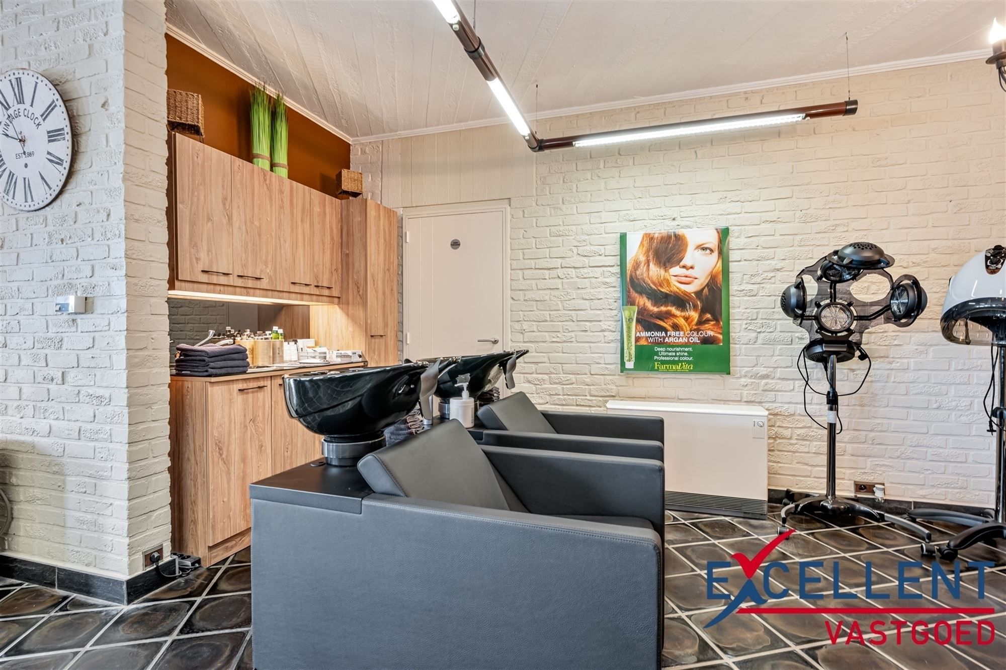 Charmante woning met prachtige tuin en bijhorend handelspand  foto 14