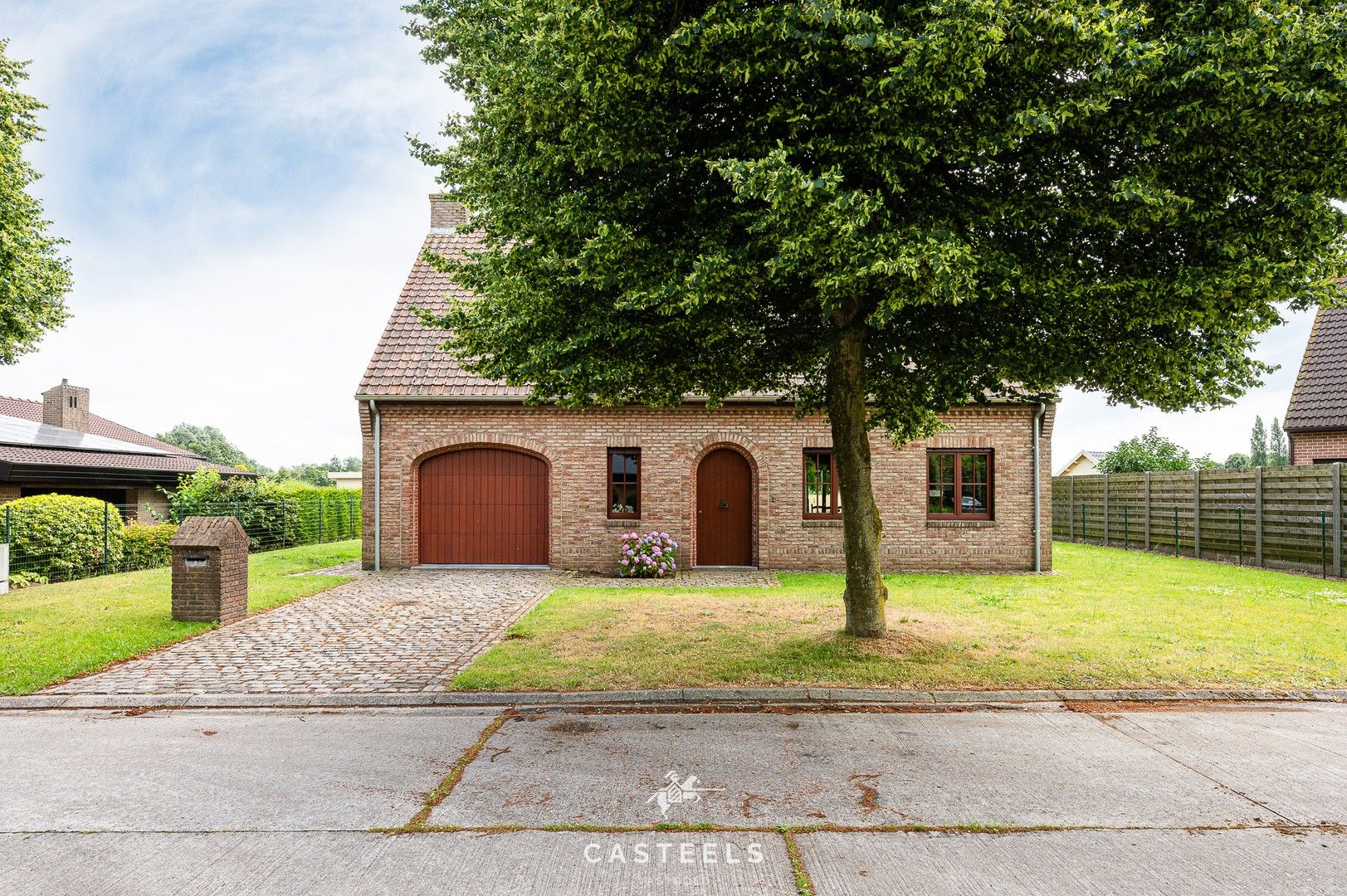 Statige woning in een rustige, doodlopende straat te koop foto 1