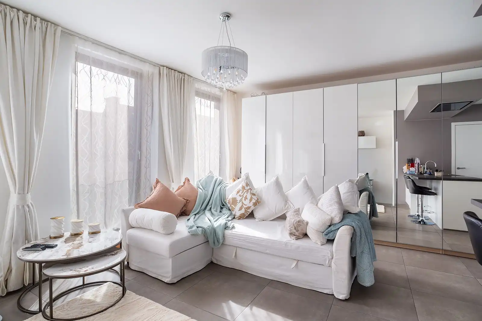 Slim wonen of zorgeloos investeren – stijlvolle nieuwbouwstudio met terras in Boechout foto 6