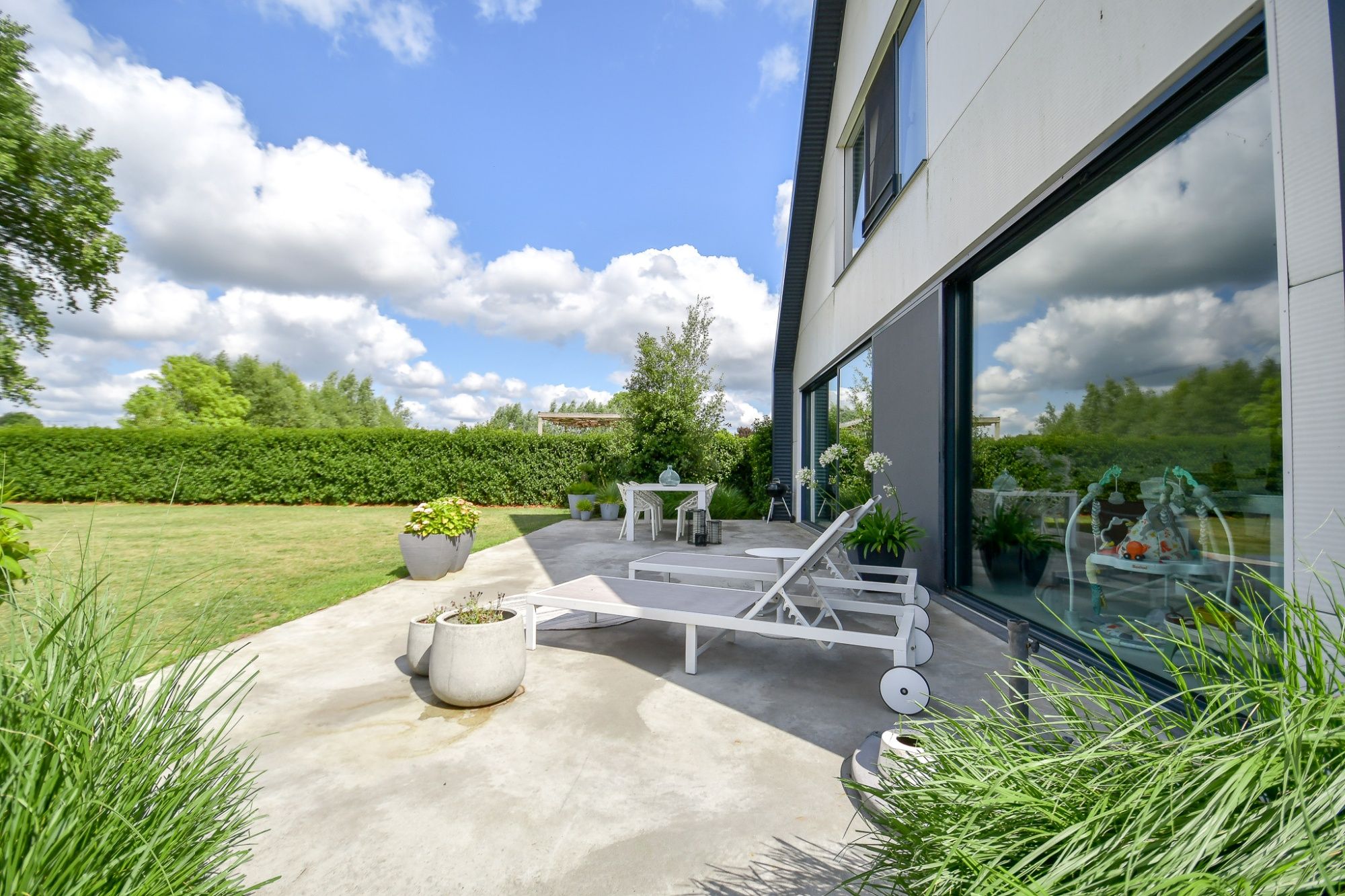 BEZOEKMOMENT ZATERDAG 09/08 VAN 9U TOT 10U30 | Rustig & landelijk gelegen architecturale villa op 1.166m² foto 4