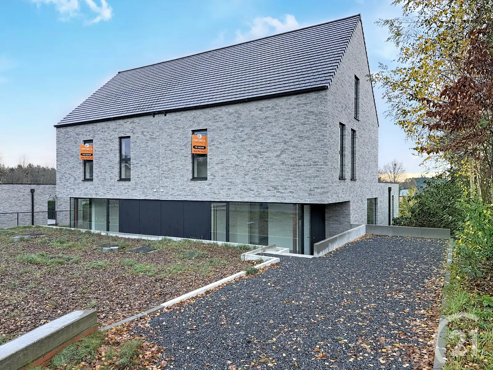 Prachtige nieuwbouwwoning in heel rustige straat te huur! foto 2