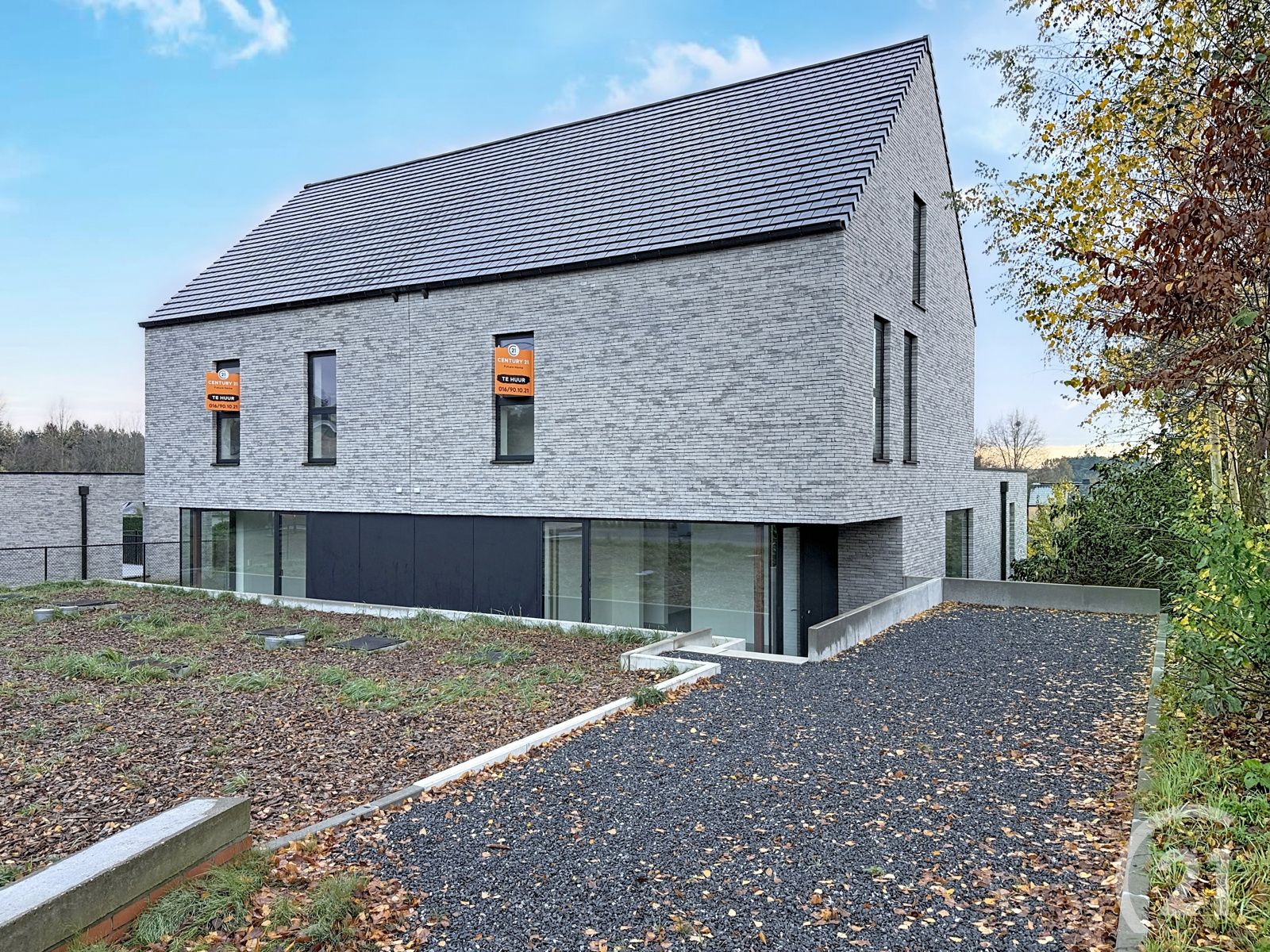 Prachtige nieuwbouwwoning in heel rustige straat te huur! foto 2