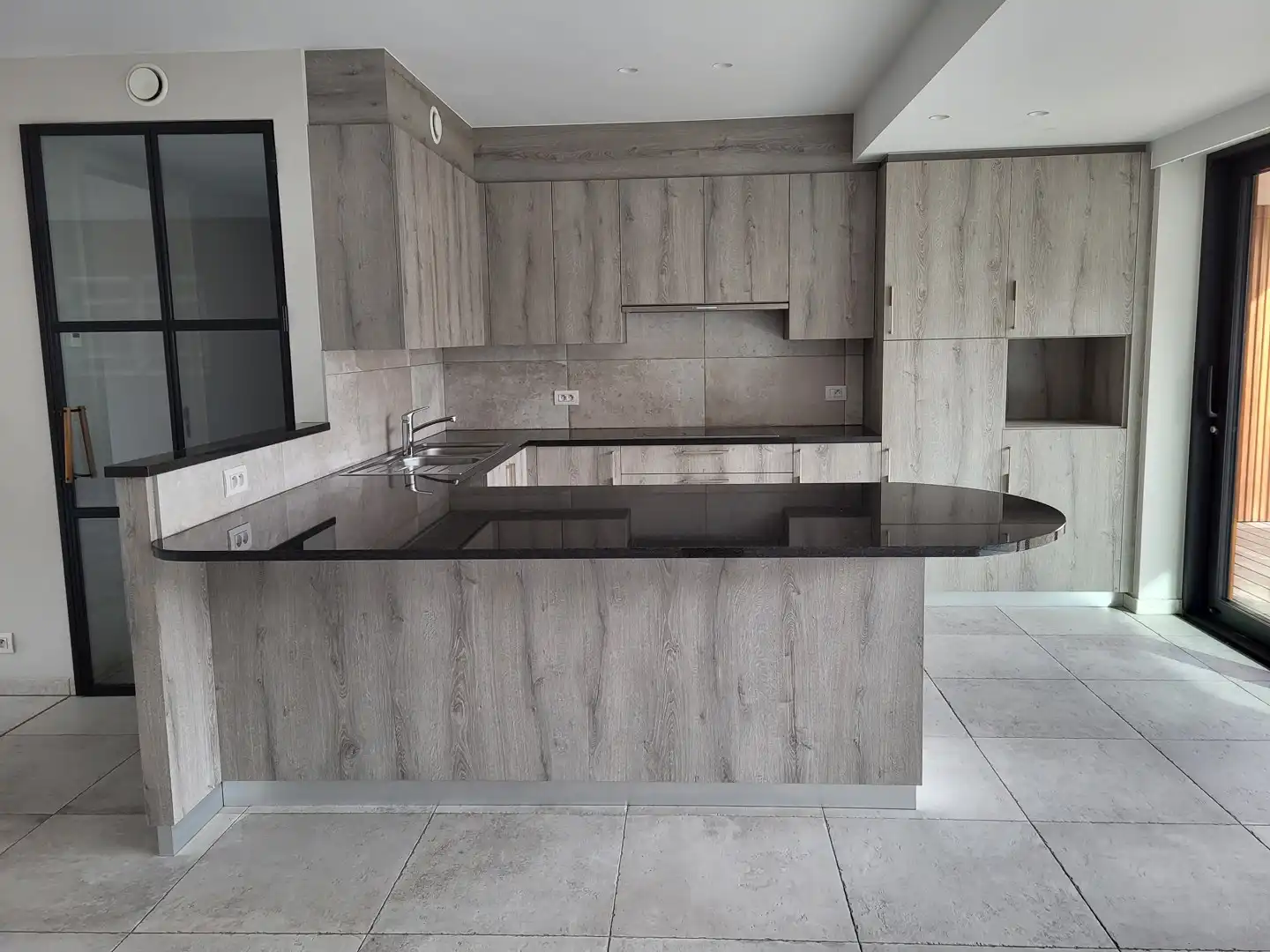 Luxueuze loft met 2 slaapkamers, terras nabij  het centrum. foto 2