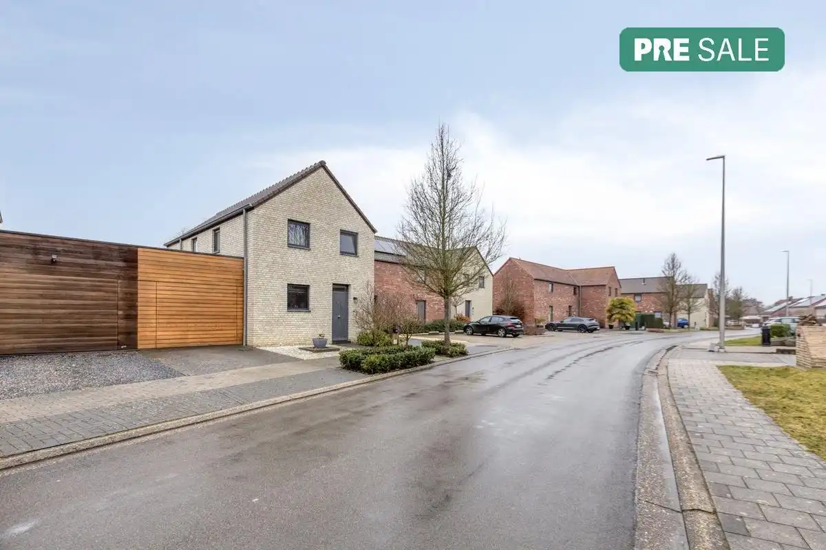 Instapklare woning met garage te koop in Bilzen foto 28