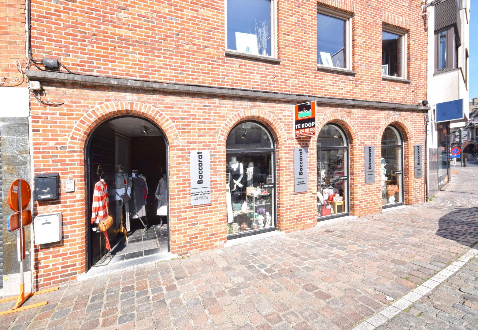 HANDELSRUIMTE MET BOVENLIGGEND APPARTEMENT IN STADSCENTRUM ROESELARE foto 2