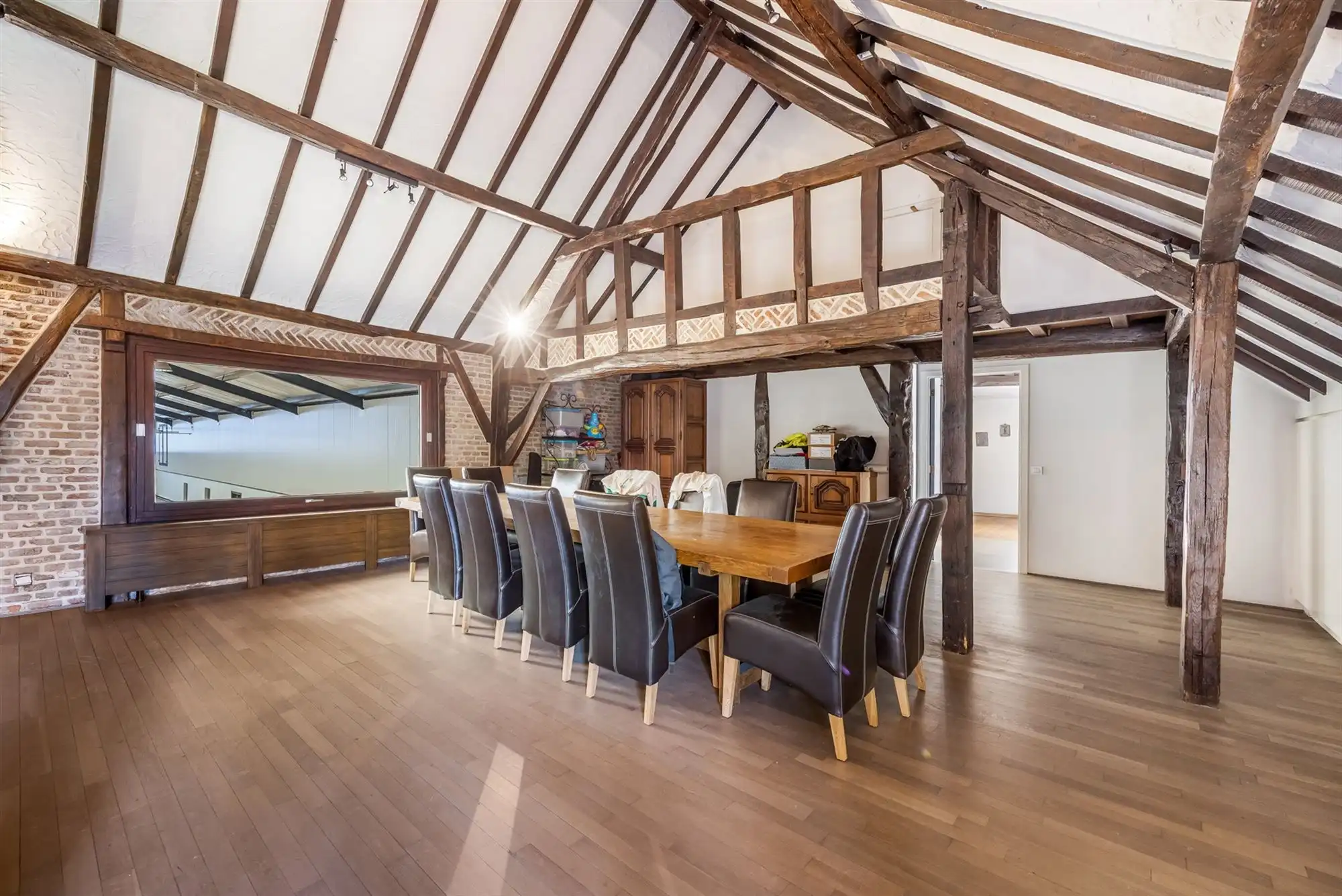 UNIEKE EIGENDOM MET 24 PAARDENSTALLEN EN BINNENPISTE OP CA 10 HECTARE TE PAAL-BERINGEN foto 36