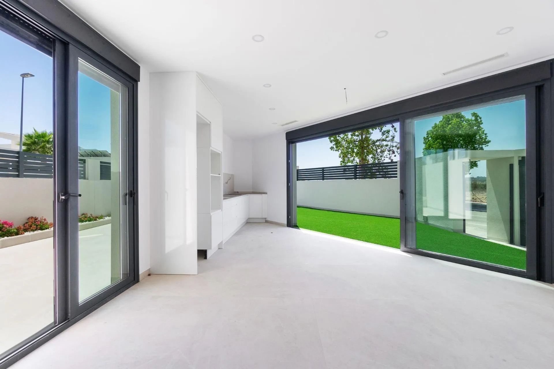 Ontdek jouw droomhuis: exclusieve halfvrijstaande villa met privézwembad in Benijofar! foto 5