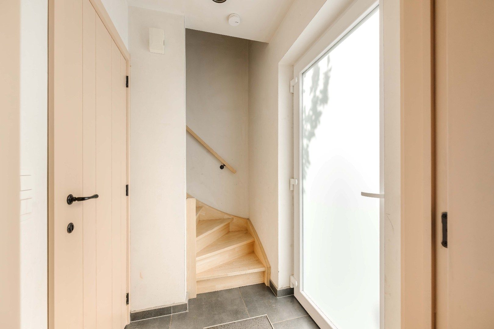 MODERNE BEN-WONING MET 3 SLPKS | TUIN EN PRIVATE STAANPLAATS foto 13