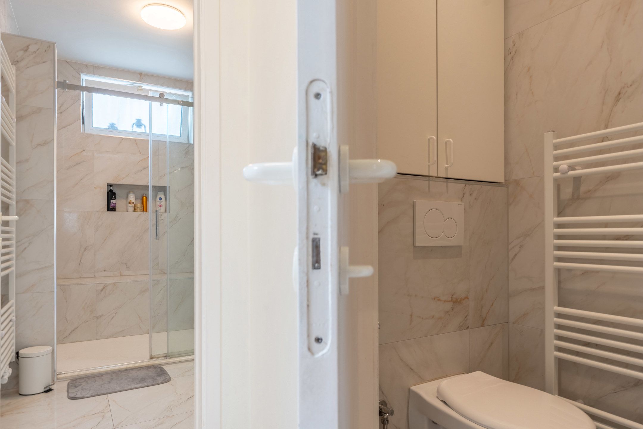 Volledig vernieuwde  woning/kantoor/handelspand met 5 slpks foto 40