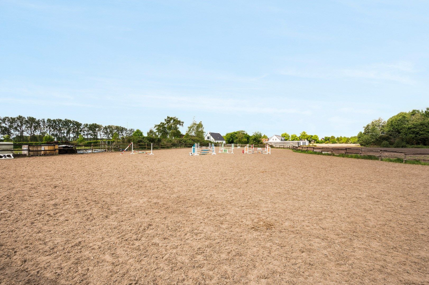 Uitzonderlijke hoeve met binnenpiste en paardenstallen op 1,88 hectare foto 24