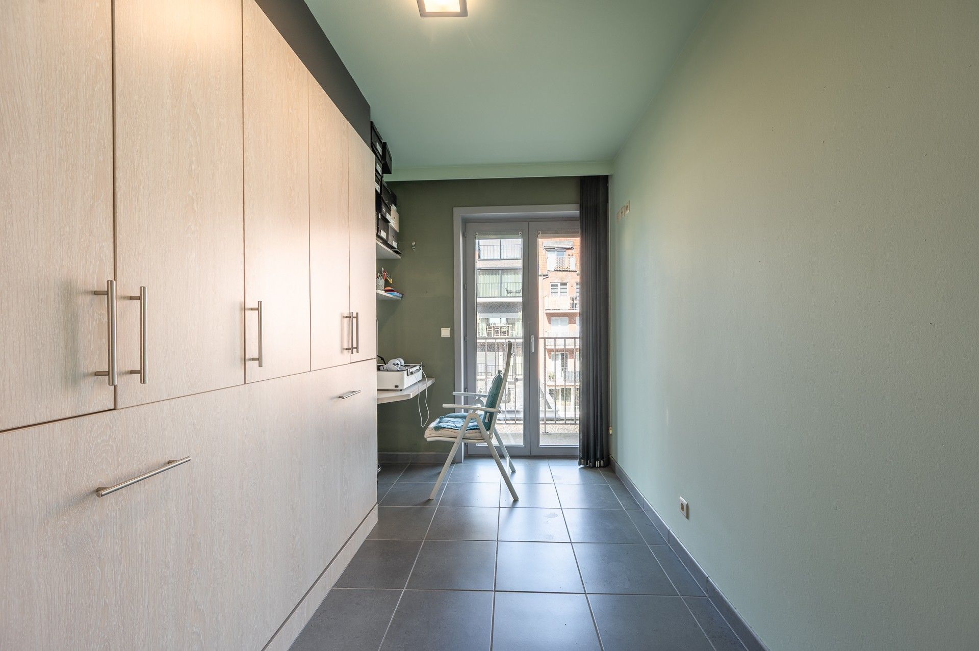 Gemeubeld: gezellig appartement vlakbij de Lippenslaan! foto 14