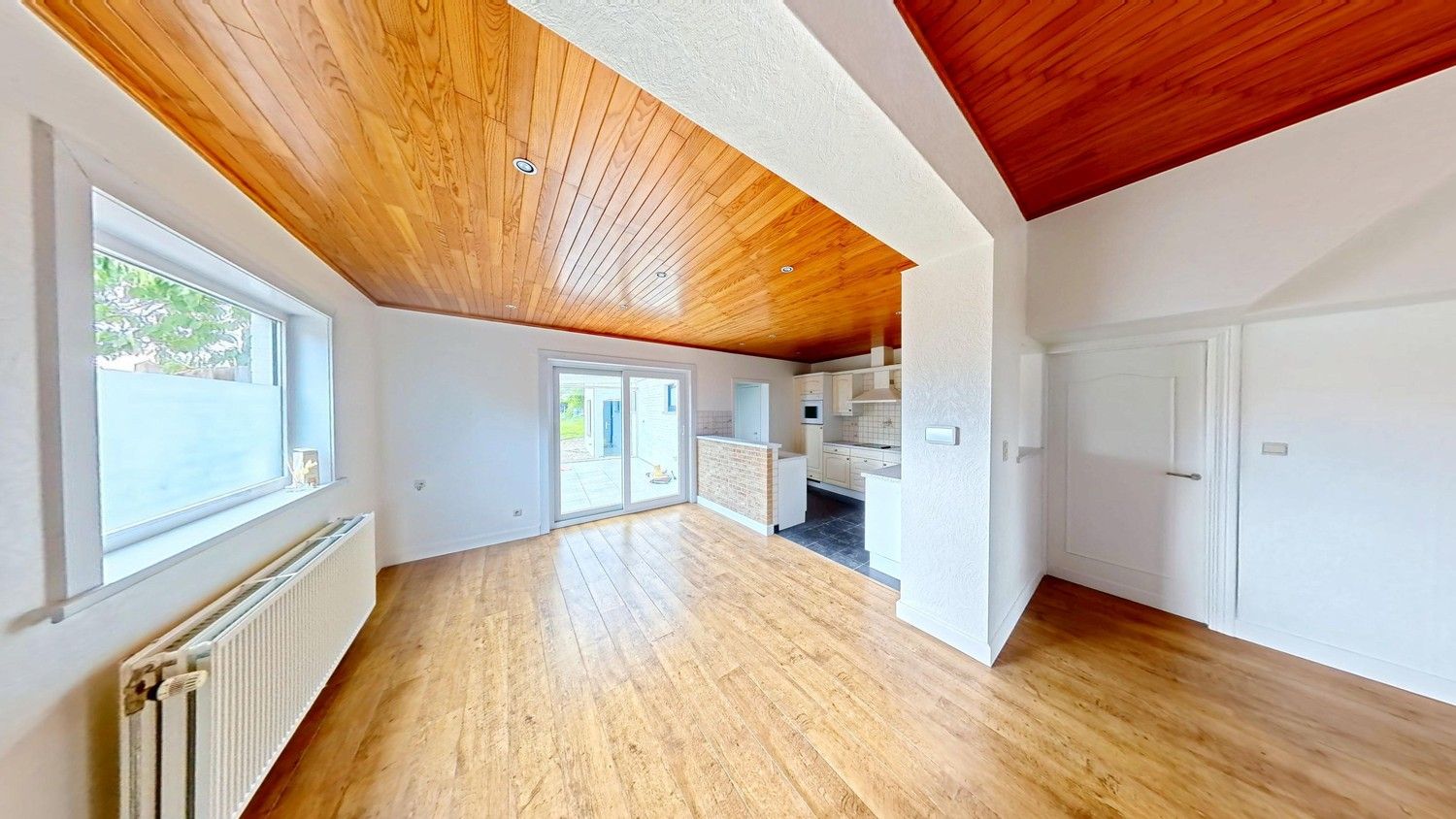 Ruime woning met mooie tuin te huur! foto 4