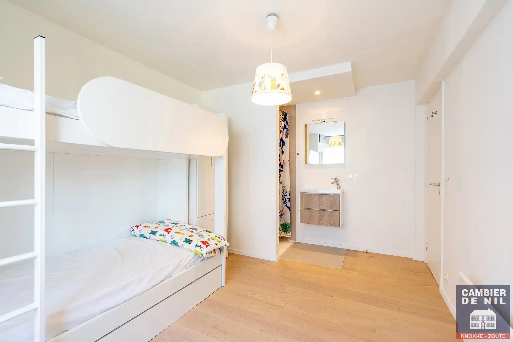 Gerenoveerd en gemeubeld appartement op toplocatie - Open zicht foto 12