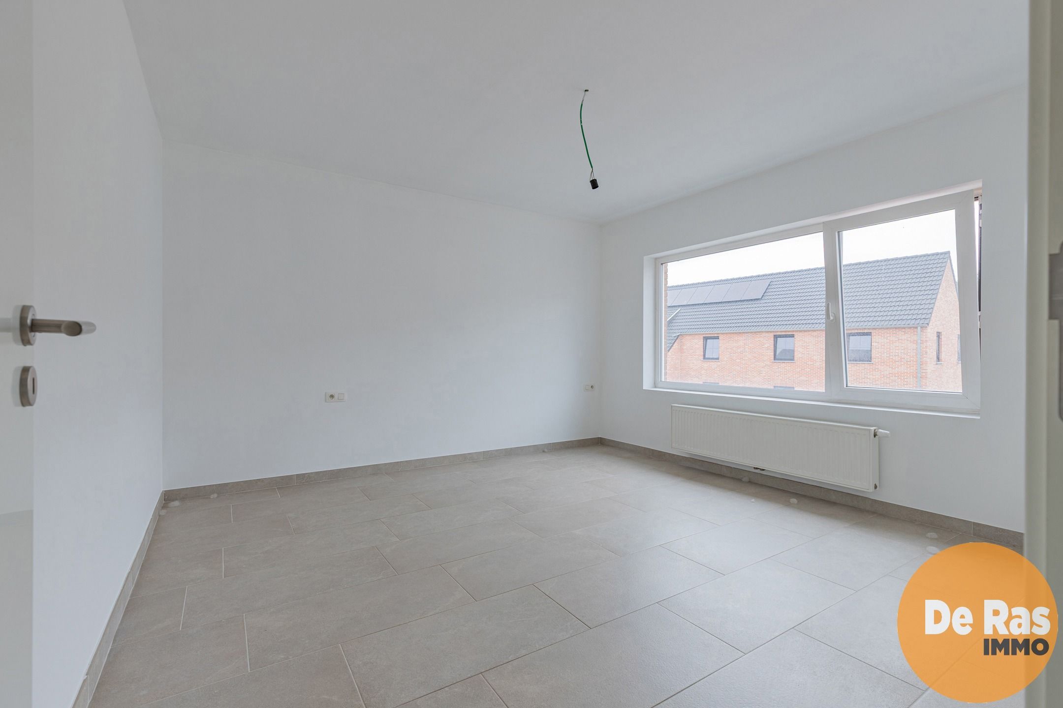 ERPE-MERE - Praktische halfopen woning met garage/loods. foto 11