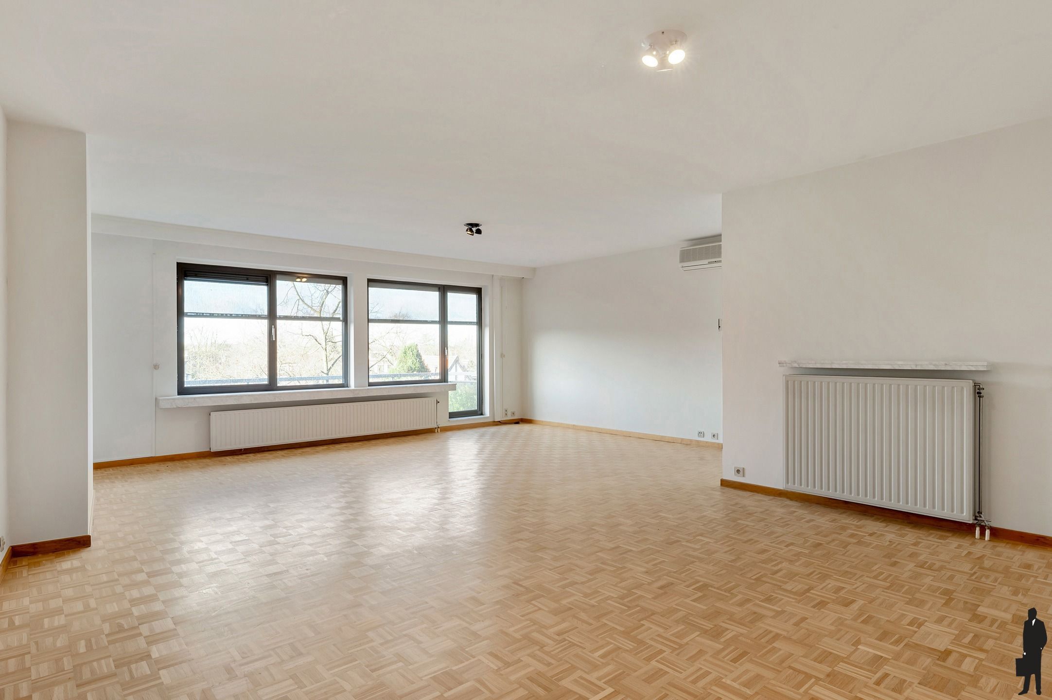 Ruim appartement met 3 slaapkamers pal in het centrum van Brasschaat! foto {{pictureIndex}}