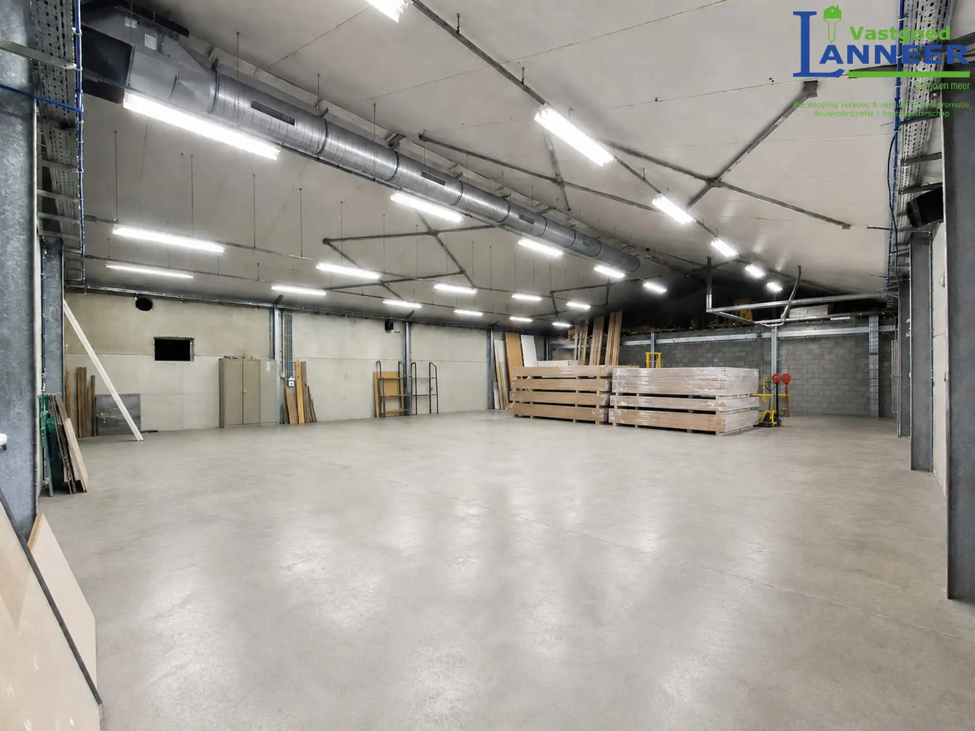 Loods met binnenopslag 300m² en 125m² buiten te Herfelingen foto 3