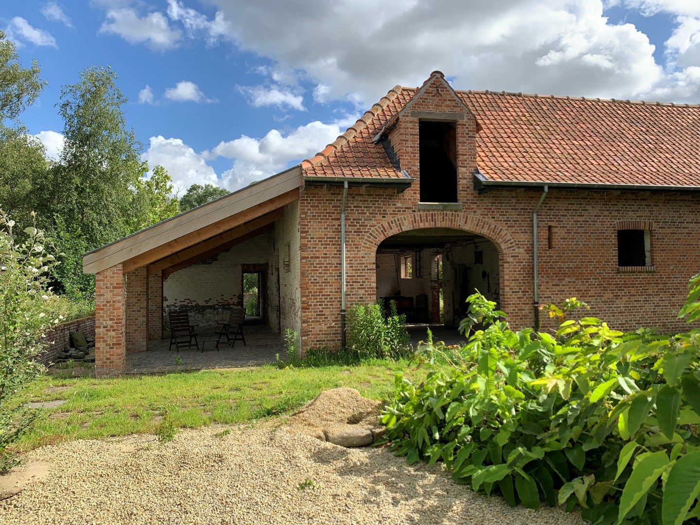 Prachtige hoeve bestaande uit woning met diverse bijgebouwen foto 13