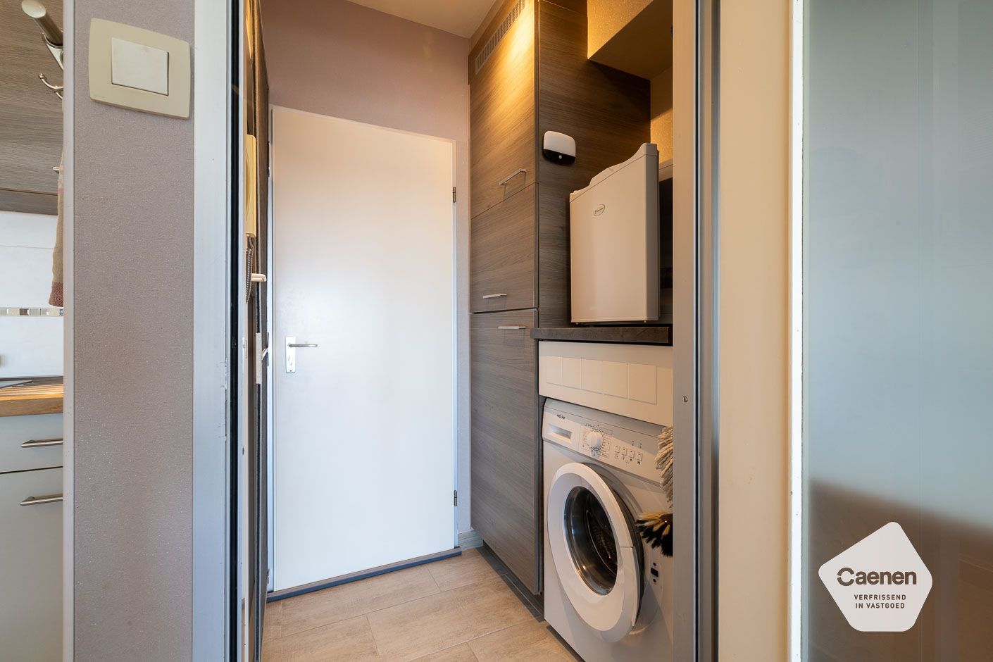 Prachtig vernieuwde studio met afzonderlijke slaaphoek te koop foto 2