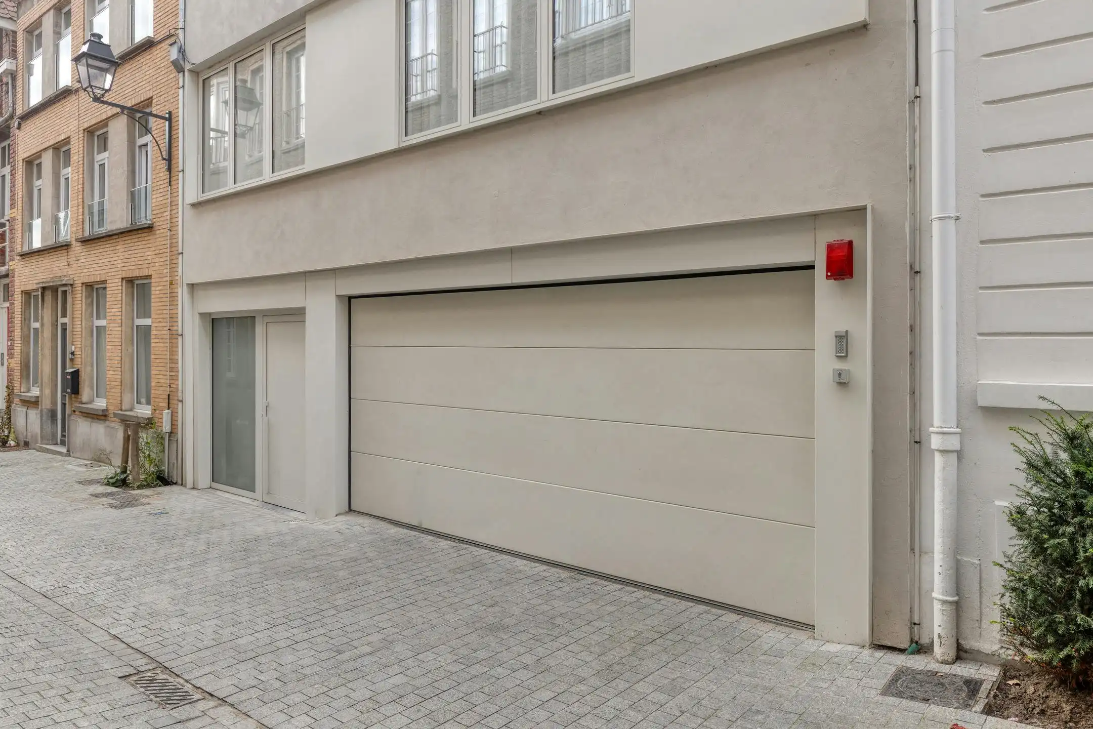 Te renoveren appartement te koop in hartje Kortrijk! foto 9