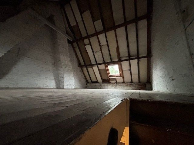 Te renoveren huisje met 2 slaapkamers (4 mogelijk) naast gezellig beluikje aan Sint- Amandsplein. foto 10